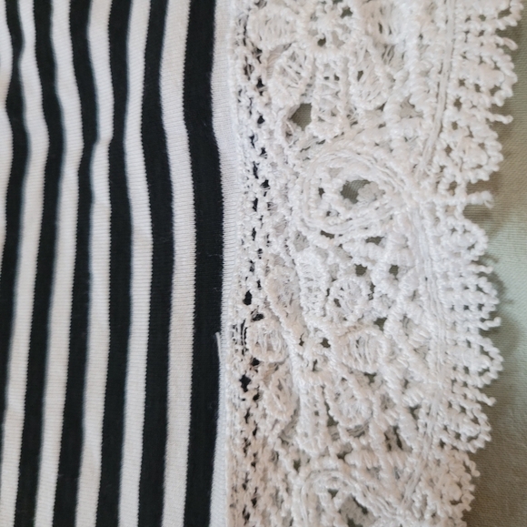 Ardene Black / White Striped Cropped Short Sleeve Top with Lace Trim - S… - Picture 4 of 4